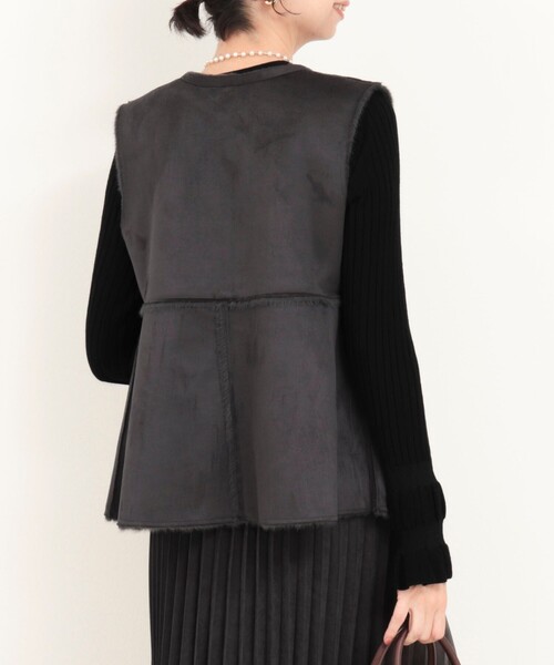 MICO COULIER（ミコクリエ）の「フェイクムートンファーベスト（ブルゾン・レディース・チャコールグレー/グレイッシュベージュ/キャメル・38）」の11枚目の写真