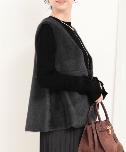 MICO COULIER（ミコクリエ）の「フェイクムートンファーベスト（ブルゾン・レディース・チャコールグレー/グレイッシュベージュ/キャメル・38）」の15枚目の写真