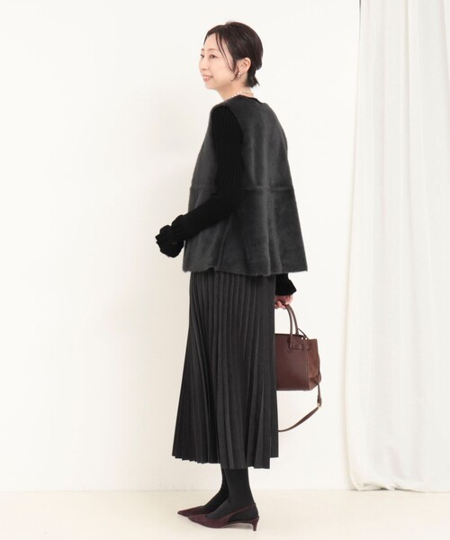 MICO COULIER（ミコクリエ）の「フェイクムートンファーベスト（ブルゾン・レディース・チャコールグレー/グレイッシュベージュ/キャメル・38）」の16枚目の写真