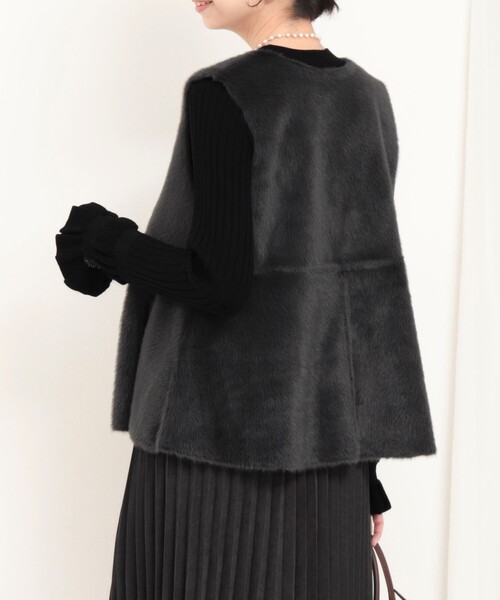 MICO COULIER（ミコクリエ）の「フェイクムートンファーベスト（ブルゾン・レディース・チャコールグレー/グレイッシュベージュ/キャメル・38）」の17枚目の写真