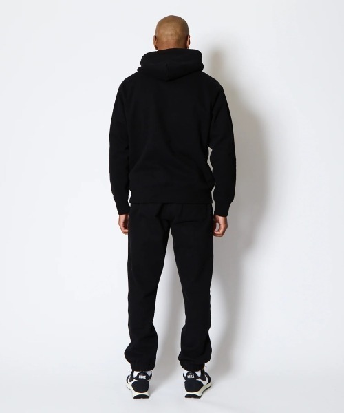 AKTR（アクター）の「AKTR COLLEGE LOGO SWEAT ZIP HOODIE（アクター カレッジ ロゴ スウェット ジップ フーディ）（パーカー・メンズ・ブラック系/ネイビー系・MEDIUM/LARGE/X-LARGE/XX-LARGE）」の6枚目の写真