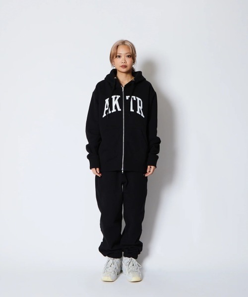 AKTR COLLEGE LOGO SWEAT ZIP HOODIE（アクター カレッジ ロゴ