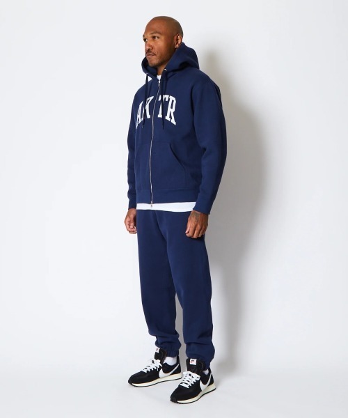 AKTR（アクター）の「AKTR COLLEGE LOGO SWEAT ZIP HOODIE（アクター カレッジ ロゴ スウェット ジップ フーディ）（パーカー・メンズ・ブラック系/ネイビー系・MEDIUM/LARGE/X-LARGE/XX-LARGE）」の16枚目の写真