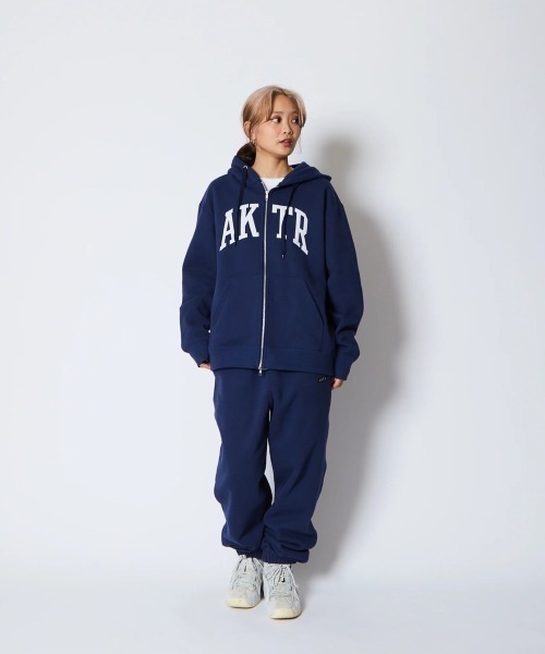 AKTR COLLEGE LOGO SWEAT ZIP HOODIE（アクター カレッジ ロゴ