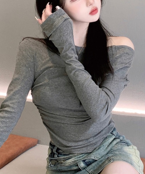 ADDITION STORE（アディションストア）の「ギャザー オフショル ロングスリーブ プルオーバー / Gathered one-off shoulder long sleeve pullover（Tシャツ/カットソー・レディース・ブラック/グレー・FREE）」の7枚目の写真