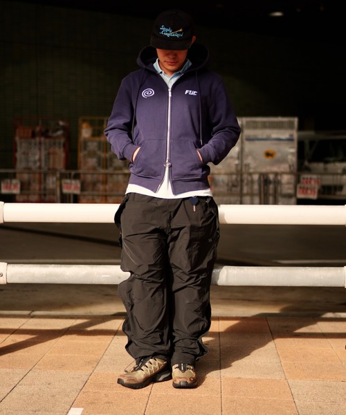 SALOMON（サロモン）の「ACS + ESCAPE　L47795100（スニーカー・メンズ・グリーン・23.5cm/24.5cm/25.5cm/26.5cm/27.5cm/30.0cm/24.0cm/25.0cm/26.0cm/27.0cm/28.0cm/29.0cm/23.0cm/28.5cm）」の4枚目の写真