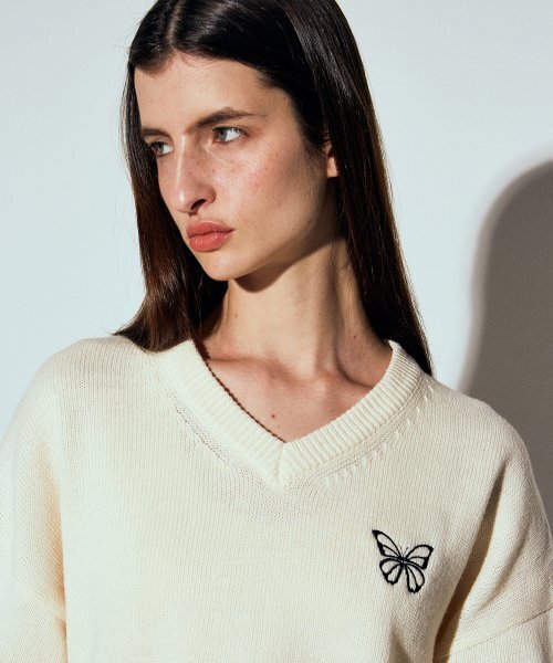NICK&NICOLE（ニックアンドニコール）の「BUTTERFLY SIGNATURE PULLOVER KNIT_LIGHT BEIGE（ニット/セーター・レディース・その他・FREE）」の2枚目の写真