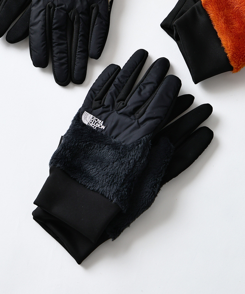 THE NORTH FACE（ザノースフェイス）の「THE NORTH FACE / ザノースフェイス デナリイーチップグローブ NN62522（手袋・メンズ・ベージュ/ブラック/オレンジ・LARGE）」の2枚目の写真