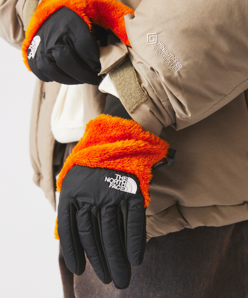 THE NORTH FACE（ザノースフェイス）の「THE NORTH FACE / ザノースフェイス デナリイーチップグローブ NN62522（手袋・メンズ・ベージュ/ブラック/オレンジ・LARGE）」の5枚目の写真