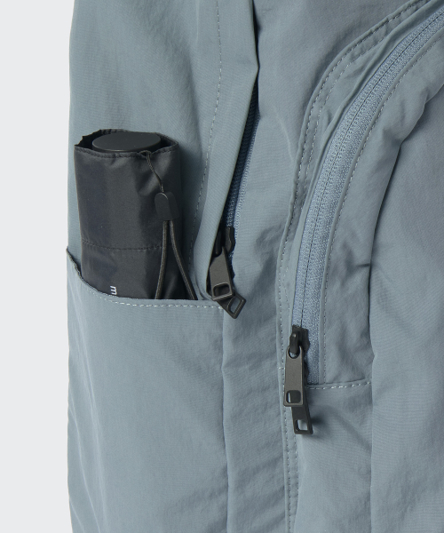 MUSINSA STANDARD（ムシンサスタンダード）の「クリンクルラウンドポケットバックパック[ブルーグレー]（バックパック/リュック・レディース・その他・FREE）」の4枚目の写真