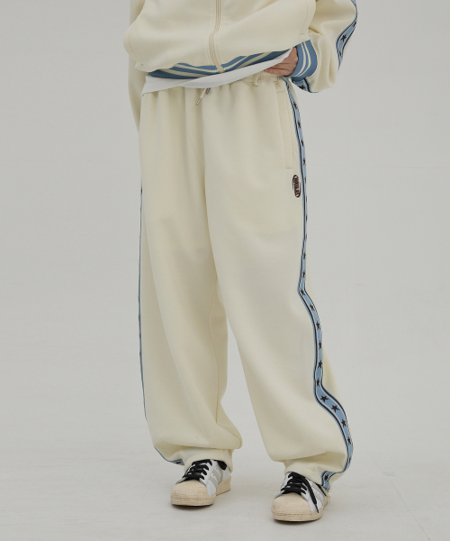 WaiKei（ワイケイ）の「スタートラックパンツアイボリー（スウェットパンツ・レディース・その他・1/2）」の2枚目の写真
