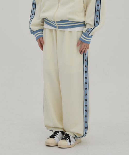 WaiKei（ワイケイ）の「スタートラックパンツアイボリー（スウェットパンツ・レディース・その他・1/2）」の4枚目の写真