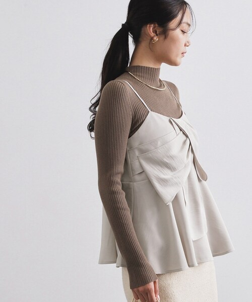 OPAQUE.CLIP(オペークドットクリップ)の「サテンキャミブラウス【洗濯機OK】(シャツ/ブラウス・レディース・ライトベージュ/キャメル/ブラック・00)」の8枚目の写真