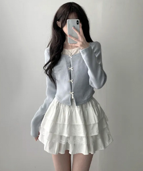 VIVID LADY(ビビッドレディー)の「チョーカーストラップ付き レイヤード風 ショート丈 ロンT(Tシャツ/カットソー・レディース・ライトブルー/ブラック/ピンク・FREE)」の7枚目の写真