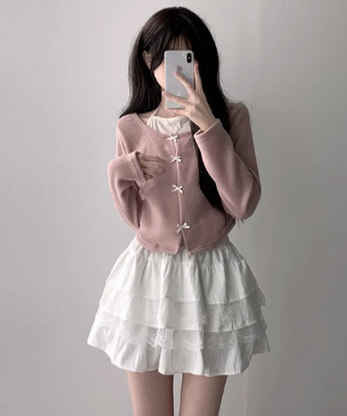 VIVID LADY(ビビッドレディー)の「チョーカーストラップ付き レイヤード風 ショート丈 ロンT(Tシャツ/カットソー・レディース・ライトブルー/ブラック/ピンク・FREE)」の8枚目の写真