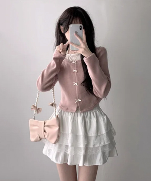 VIVID LADY(ビビッドレディー)の「チョーカーストラップ付き レイヤード風 ショート丈 ロンT(Tシャツ/カットソー・レディース・ライトブルー/ブラック/ピンク・FREE)」の9枚目の写真
