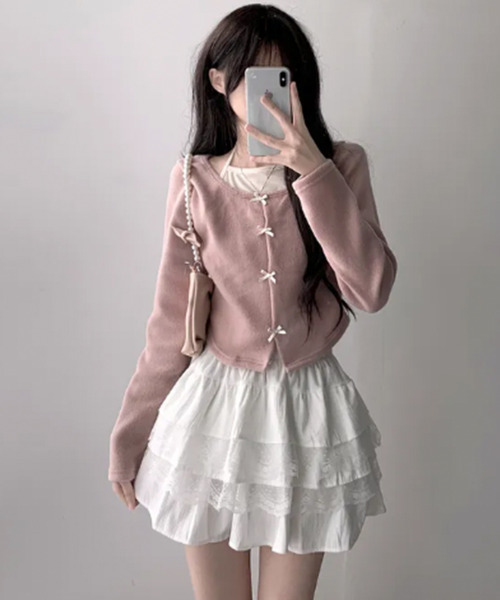 VIVID LADY(ビビッドレディー)の「チョーカーストラップ付き レイヤード風 ショート丈 ロンT(Tシャツ/カットソー・レディース・ライトブルー/ブラック/ピンク・FREE)」の10枚目の写真
