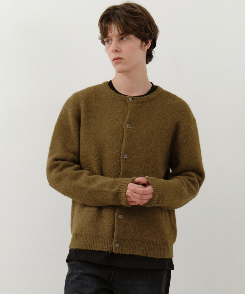 WEDNESDAY OASIS（ウェンズデーオアシス）の「アランラウンドヘアリーニットカーディガン_KHAKI(WC25-KN49)（カーディガン/ボレロ・メンズ・カーキ・MEDIUM/LARGE）」の2枚目の写真