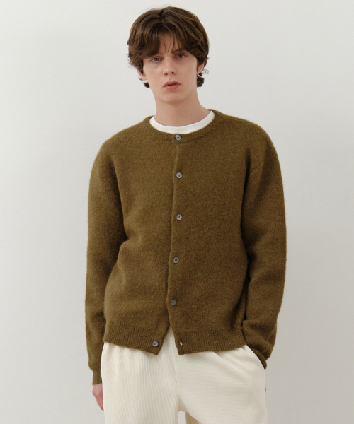 WEDNESDAY OASIS（ウェンズデーオアシス）の「アランラウンドヘアリーニットカーディガン_KHAKI(WC25-KN49)（カーディガン/ボレロ・メンズ・カーキ・MEDIUM/LARGE）」の4枚目の写真