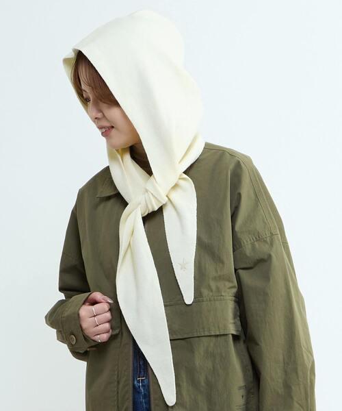 CONVERSE TOKYO(コンバーストウキョウ)の「HOODED KNIT MUFFLER(マフラー・レディース・ホワイト/レッド/ブルー/ブラック・FREE)」の1枚目の写真