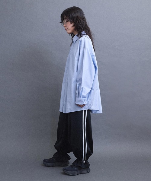 I am I in fact...（アイアムアイインファクト）の「数字刺繍 BIGシャツ（シャツ/ブラウス・レディース・サックスブルー/オフホワイト・FREE）」の19枚目の写真