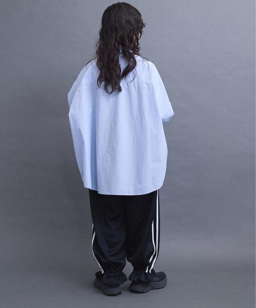 I am I in fact...（アイアムアイインファクト）の「数字刺繍 BIGシャツ（シャツ/ブラウス・レディース・サックスブルー/オフホワイト・FREE）」の20枚目の写真