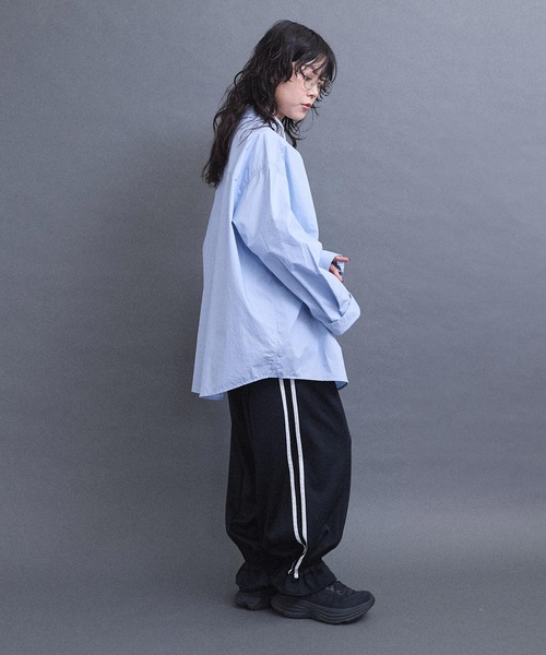 I am I in fact...（アイアムアイインファクト）の「数字刺繍 BIGシャツ（シャツ/ブラウス・レディース・サックスブルー/オフホワイト・FREE）」の21枚目の写真