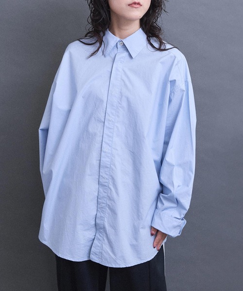 I am I in fact...（アイアムアイインファクト）の「数字刺繍 BIGシャツ（シャツ/ブラウス・レディース・サックスブルー/オフホワイト・FREE）」の3枚目の写真