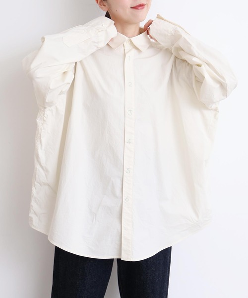 I am I in fact...（アイアムアイインファクト）の「数字刺繍 BIGシャツ（シャツ/ブラウス・レディース・サックスブルー/オフホワイト・FREE）」の9枚目の写真