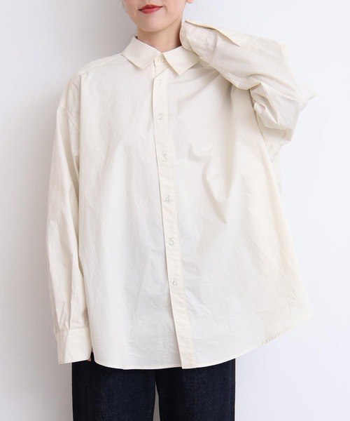 I am I in fact...（アイアムアイインファクト）の「数字刺繍 BIGシャツ（シャツ/ブラウス・レディース・サックスブルー/オフホワイト・FREE）」の11枚目の写真