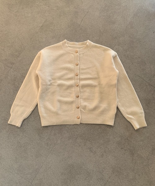 SHEPP(シープ)の「【5色展開】ゴールドハートボタンクルーネックカーディガン(カーディガン/ボレロ・レディース・ホワイト/グレー/ブラック/グリーン/ピンク・F)」の16枚目の写真