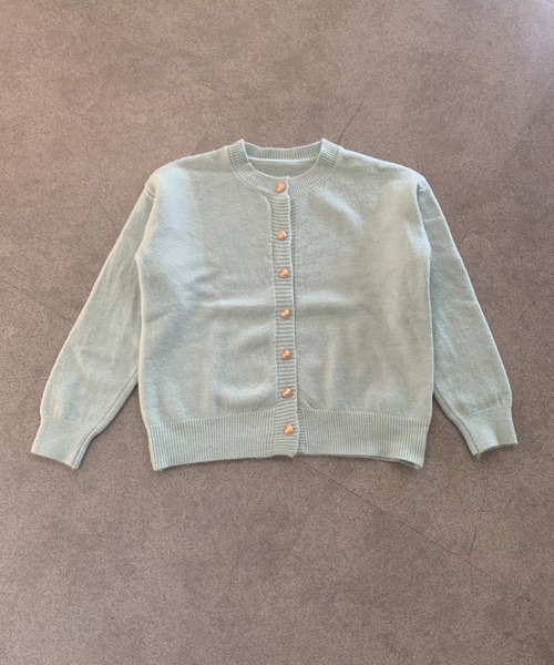 SHEPP(シープ)の「【5色展開】ゴールドハートボタンクルーネックカーディガン(カーディガン/ボレロ・レディース・ホワイト/グレー/ブラック/グリーン/ピンク・F)」の6枚目の写真