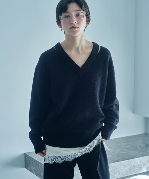 CODE A(コードエー)の「M cloudy over V pullover(ニット/セーター・レディース・オフホワイト/ブラック/ライトブルー・00)」の1枚目の写真