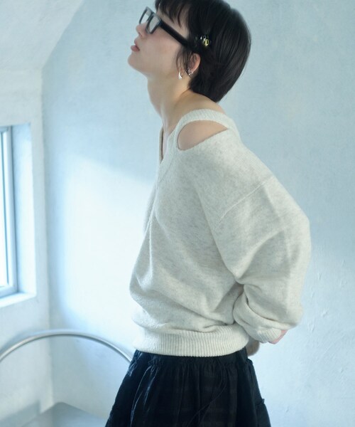 CODE A(コードエー)の「M cloudy over V pullover(ニット/セーター・レディース・オフホワイト/ブラック/ライトブルー・00)」の7枚目の写真