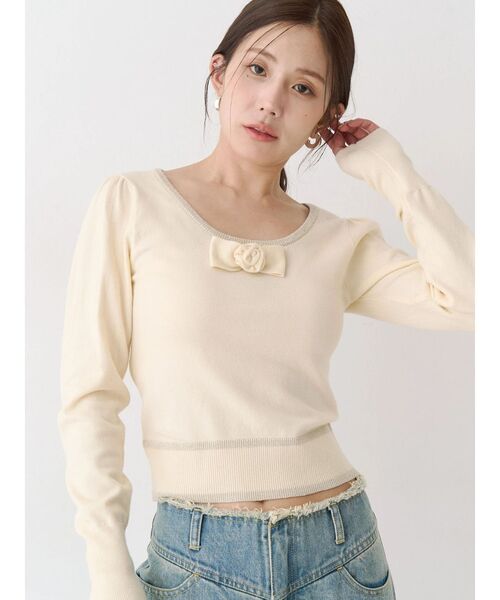 CALNAMUR（カルナムール）の「コサージュリボンコンパクトニット（ニット/セーター・レディース・グレー/ネイビー/イエロー・FREE）」の3枚目の写真