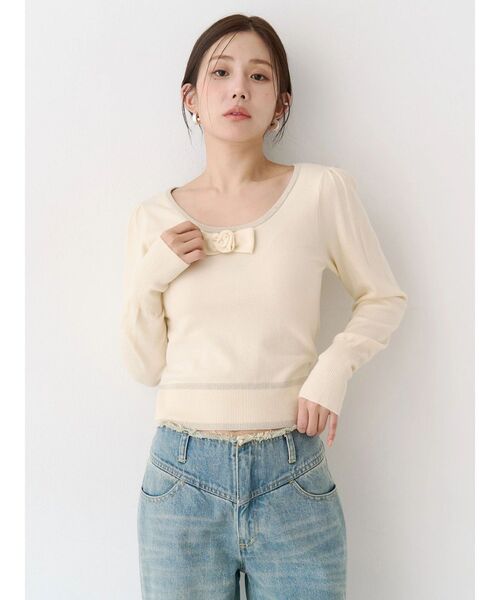 CALNAMUR（カルナムール）の「コサージュリボンコンパクトニット（ニット/セーター・レディース・グレー/ネイビー/イエロー・FREE）」の5枚目の写真