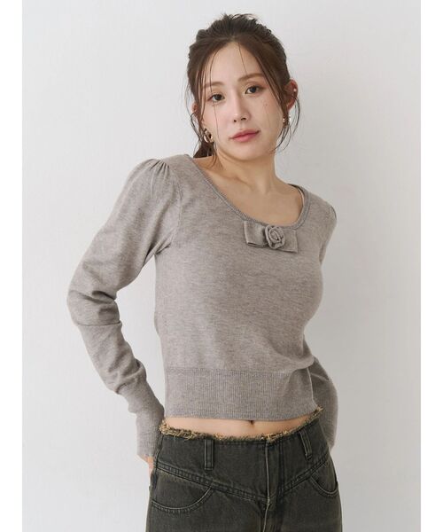 CALNAMUR（カルナムール）の「コサージュリボンコンパクトニット（ニット/セーター・レディース・グレー/ネイビー/イエロー・FREE）」の13枚目の写真