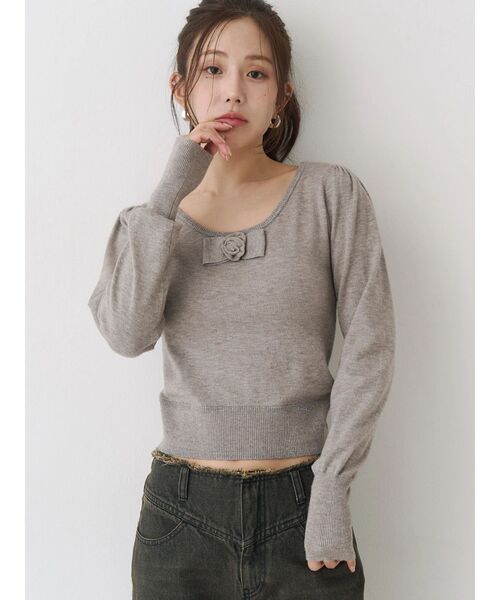 CALNAMUR（カルナムール）の「コサージュリボンコンパクトニット（ニット/セーター・レディース・グレー/ネイビー/イエロー・FREE）」の14枚目の写真