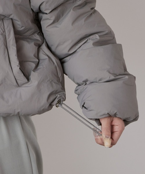 Chick（チック）の「【フード取り外し可能２WAY】フードショートダウンジャケット ／ 2WAY hoodie short down jacket（ダウンジャケット/コート・レディース・ブラック/アイボリー/グレー・FREE）」の11枚目の写真