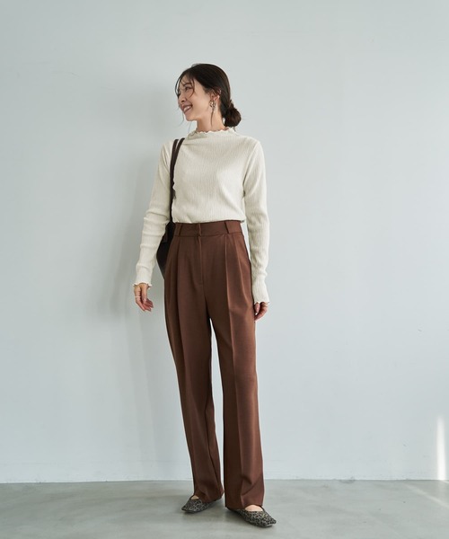STYLE DELI(スタイルデリ)の「楊柳ベロア端っこメロウトップス(Tシャツ/カットソー・レディース・ブラック/グレイッシュベージュ/オフホワイト・FREE)」の14枚目の写真