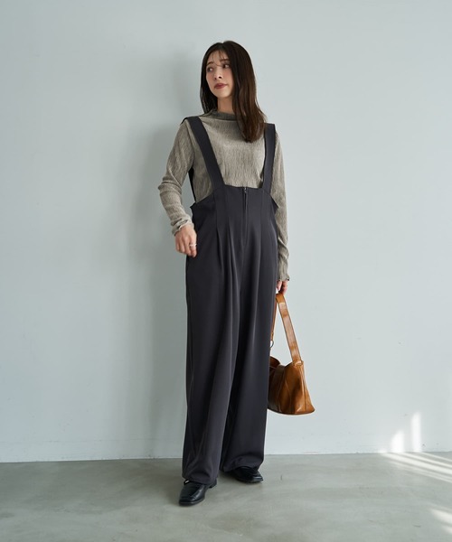 STYLE DELI(スタイルデリ)の「楊柳ベロア端っこメロウトップス(Tシャツ/カットソー・レディース・ブラック/グレイッシュベージュ/オフホワイト・FREE)」の7枚目の写真