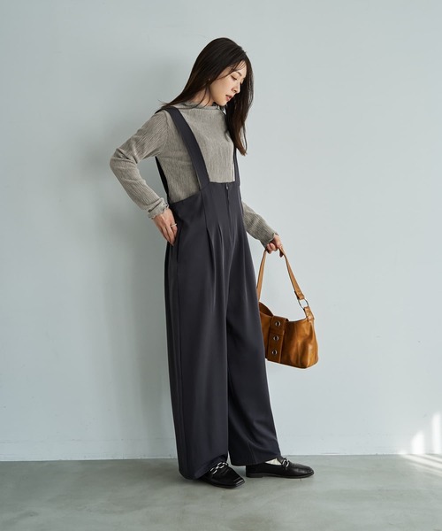 STYLE DELI(スタイルデリ)の「楊柳ベロア端っこメロウトップス(Tシャツ/カットソー・レディース・ブラック/グレイッシュベージュ/オフホワイト・FREE)」の8枚目の写真