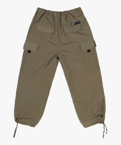 PIECEMAKER(ピースメーカー)の「NYLON 2 TUCK POCKET PANTS (KHAKI OLIVE)(スウェットパンツ・レディース・その他・S/M/L)」の3枚目の写真