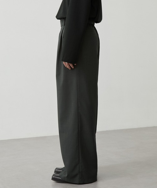 CALLNE(カルネ)の「【CALLNE】 High-twist Linen-like Wide Straight Slacks / 強撚リネンライクワイドストレートスラックス(吸水速乾、UVカット、イージーケア)(スラックス・メンズ・ライトグレー/チャコールグレー・M/L)」の9枚目の写真