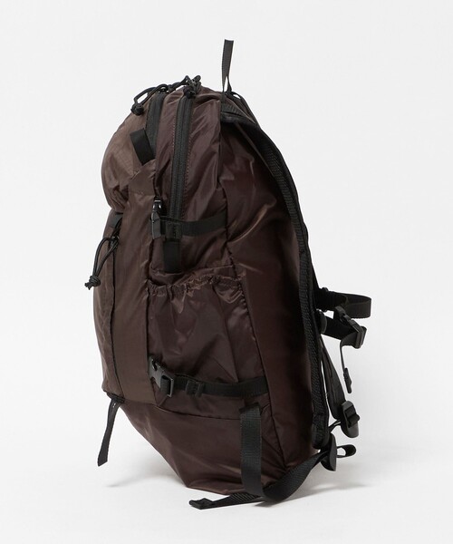 FREDRIK PACKERS(フレドリックパッカーズ)の「【一部別注カラー】<FREDRIK PACKERS>QUEST PACK デイパック / リュック(バックパック/リュック・レディース・ダークブラウン/ブラック・FREE)」の3枚目の写真