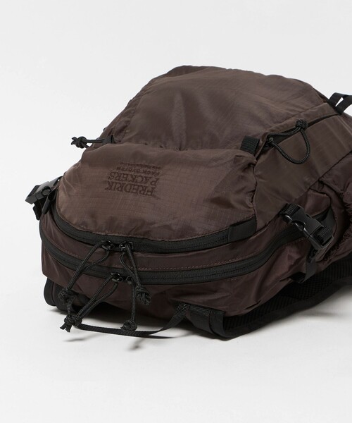 FREDRIK PACKERS(フレドリックパッカーズ)の「【一部別注カラー】<FREDRIK PACKERS>QUEST PACK デイパック / リュック(バックパック/リュック・レディース・ダークブラウン/ブラック・FREE)」の6枚目の写真
