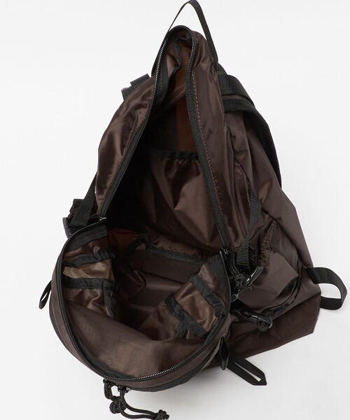 FREDRIK PACKERS(フレドリックパッカーズ)の「【一部別注カラー】<FREDRIK PACKERS>QUEST PACK デイパック / リュック(バックパック/リュック・レディース・ダークブラウン/ブラック・FREE)」の8枚目の写真