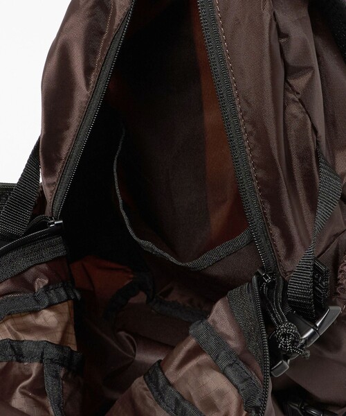 FREDRIK PACKERS(フレドリックパッカーズ)の「【一部別注カラー】<FREDRIK PACKERS>QUEST PACK デイパック / リュック(バックパック/リュック・レディース・ダークブラウン/ブラック・FREE)」の9枚目の写真