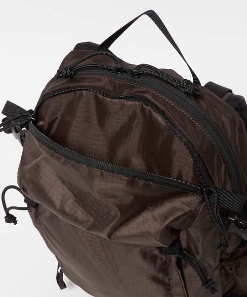 FREDRIK PACKERS(フレドリックパッカーズ)の「【一部別注カラー】<FREDRIK PACKERS>QUEST PACK デイパック / リュック(バックパック/リュック・レディース・ダークブラウン/ブラック・FREE)」の10枚目の写真