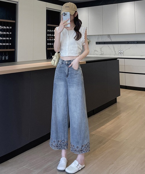 &soiree(アンドソワレ)の「エスニック風刺繍デニムパンツ(デニムパンツ・レディース・ブルー/ホワイト・X-LARGE/LARGE/MEDIUM/SMALL/X-SMALL)」の3枚目の写真